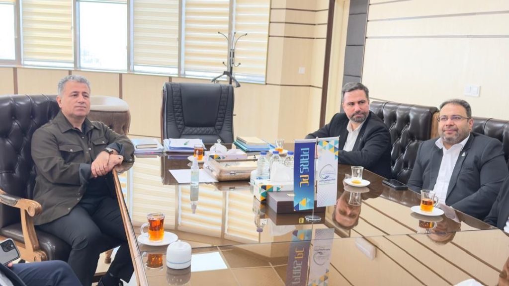 تأکید مدیران عامل پازارگاد و پتروشیمیهای پارس، هنگام و کنگان بر توسعه همکاریها درمنطقه