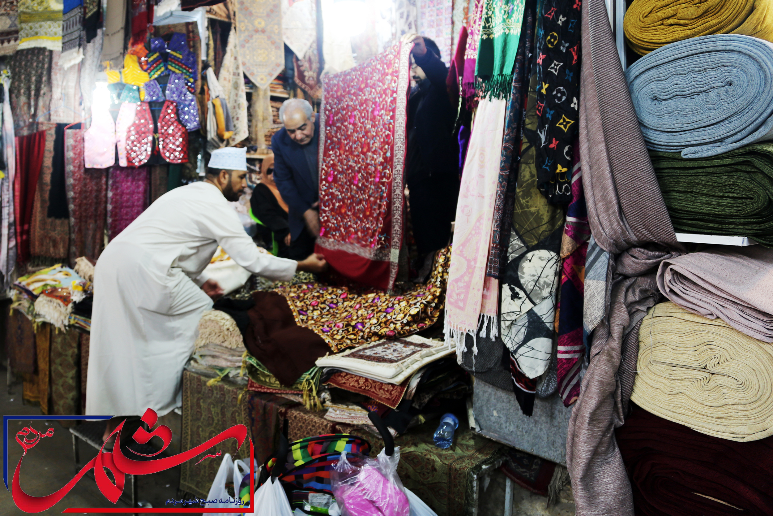 بازارگردی گردشگران خارجی در بازار وکیل شیراز – عکاس: عباس امیری