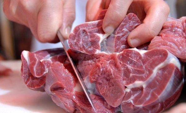 دام زنده و گوشت قرمز به میزان کافی در بازار موجود است/ قیمت گوشت منجمد بدون تغییر