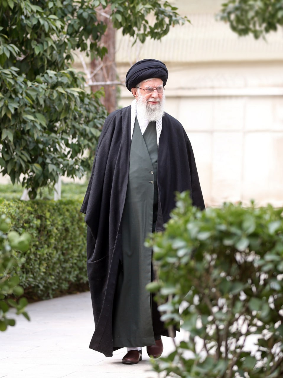 رهبر انقلاب: کمک‌ به سیل‌زدگان سیستان و بلوچستان ادامه یابد/حضور مردم در انتخابات جهاد بود