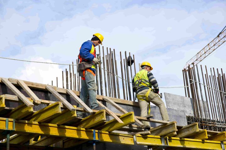 مددجویان کمیته امداد از پرداخت حق بیمه سهم کارفرمایی کارگران ساختمانی معاف شدند