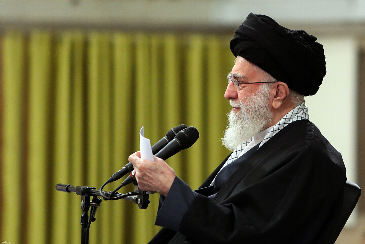 رهبر انقلاب: تولد جمهوری اسلامی یک دوجبهه‌گی در دنیا ایجاد کرد؛ جبهه لیبرال دموکراسی و جبهه جمهوری اسلامی