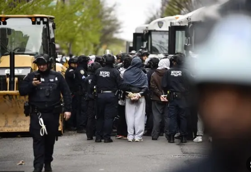 یورش پلیس آمریکا به دانشگاه کلمبیا و بازداشت اساتید و دانشجویان