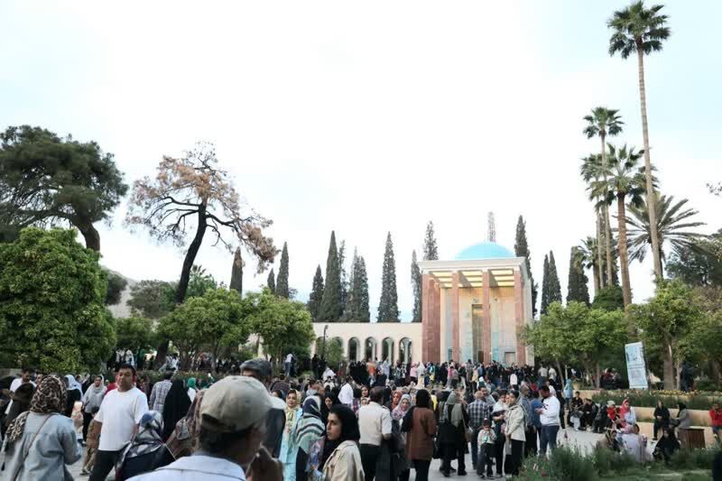 آرامگاه سعدی از ۳۵ هزار بازدیدکننده در نخستین روز اردیبهشت