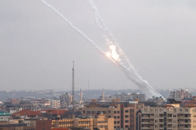 حمله راکتی مقاومت فلسطین به شهرک‌های اطراف غزه/ مقر فرماندهی اشغالگران آماج حملات