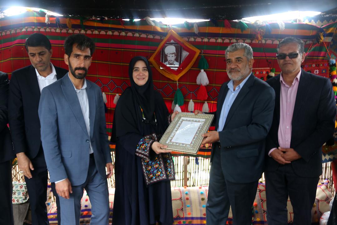برگزاری جشنواره شکوفه های بادام در شهر زیبای دژکرد
