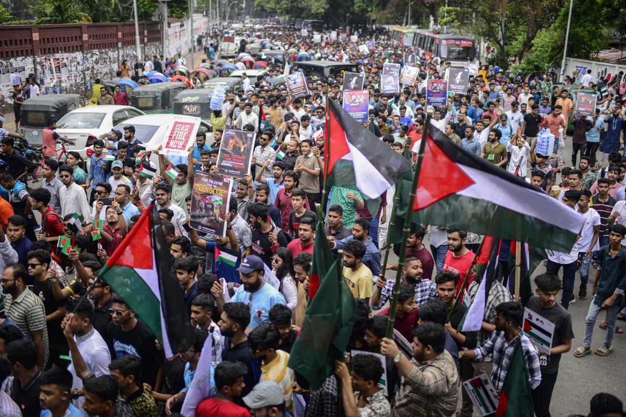دانشجویان بنگلادشی در حمایت از مردم فلسطین تظاهرات کردند