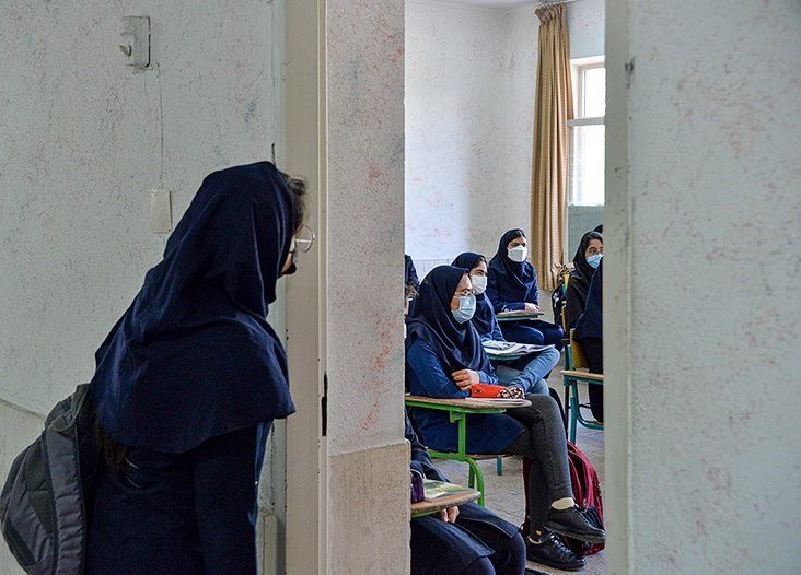 ثبت‌نام‌نکردن مدارس از دانش‌آموزان با «نمرات ضعیف» تخلف است