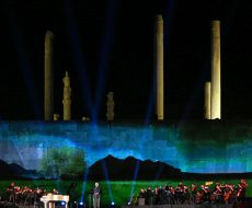 یک دنیا شور در تخت جمشید ایران/ برگزاری کنسرت و حواشی میراثی