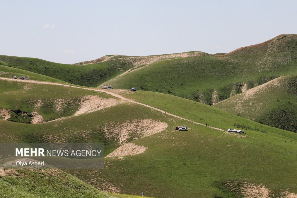تپه ماهورهای هزار دره، تپه ماهورهای تخم مرغی شکل هزار دره در شمال ترکمن صحرا در استان گلستان است که در مسیر آرامگاه خالد نبی قرار دارد.