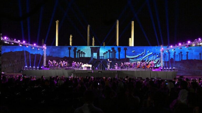 درهم تنیدگی تاریخ و فرهنگ و تاکید برهویت ایرانی