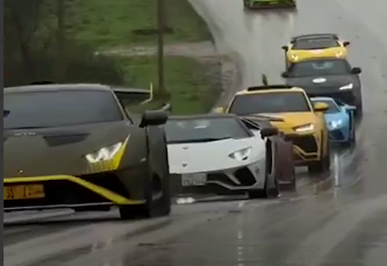 رژه خودرو‌های لوکس عربستانی و عمانی