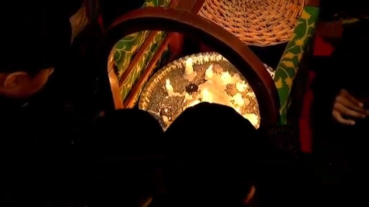 آیین شمع‌گردانی اردبیل در حسینیه معلی