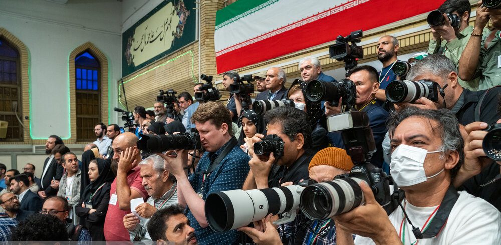 بدون شرح، به مناسبت روز خبرنگار  