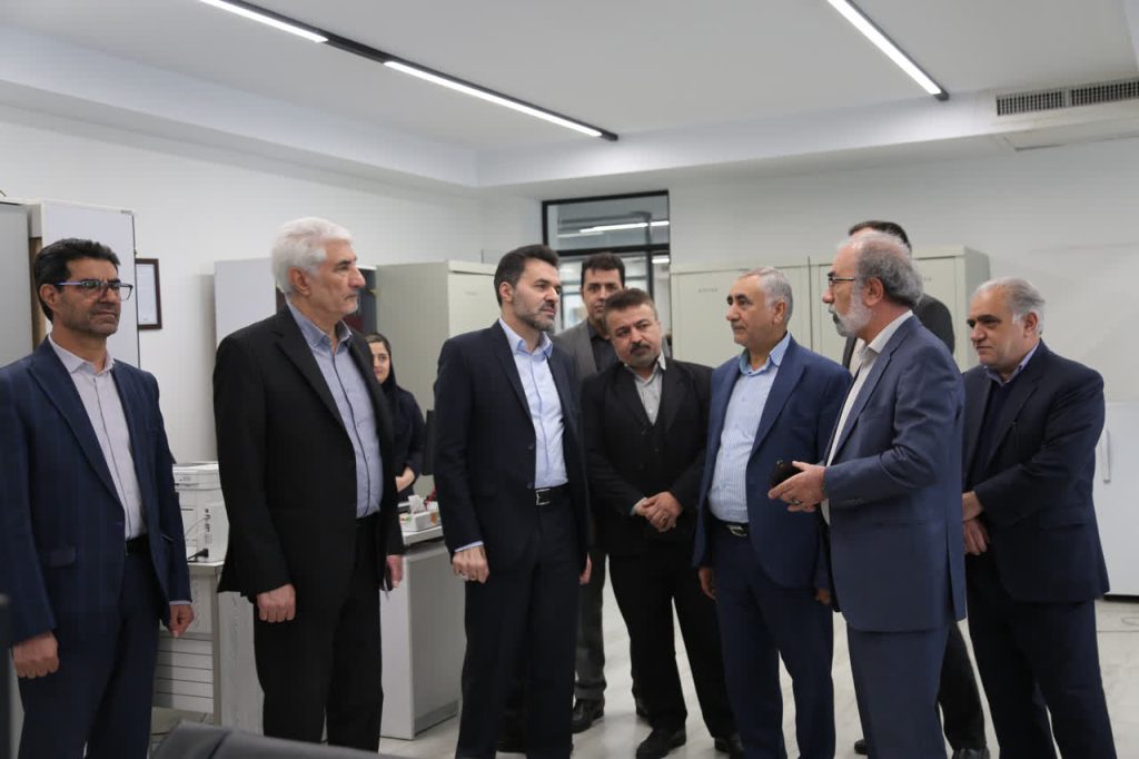 مدیرعامل صندوق ذخیره فرهنگیان در بازدید از شرکت هواپیمایی اروان با اعلام پشتیبانی صندوق ذخیره از توسعه و تجهیز ناوگان هواپیمایی اروان تاکید کرد: ارزش آفرینی پایدار، افزایش توان رقابتی و ایجاد یک شرکت هواپیمایی باکیفیت بالا و ارزان از طریق مدیریت حمل و نقل حرفه‌ای باید به طور جدی و مستمر در دستور کار شرکت اروان باشد.