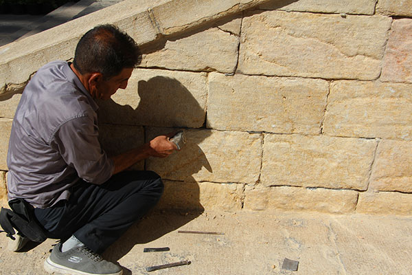 پلکان ورودی آرامگاه حافظ پس از مرمت