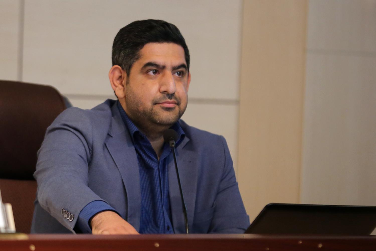 صحن علنی شورای شهر مکانی است برای رفع مشکلات شهر و مردمانش نه حاشیه های بی هدف