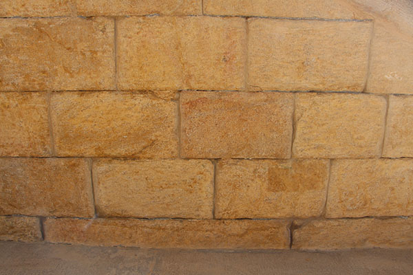 مرمت بلوک های سنگی