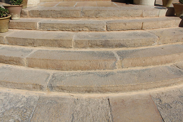 پس از مرمت بخش پلکان ورودی به آرامگاه حافظ