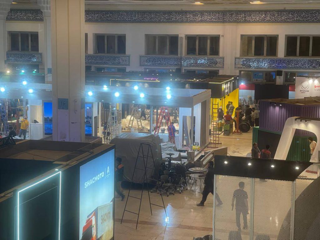 گزارش تصویری آماده‌سازی غرفه‌های هشتمین نمایشگاه بین‌المللی حمل‌ونقل، لجستیک و صنایع وابسته 
