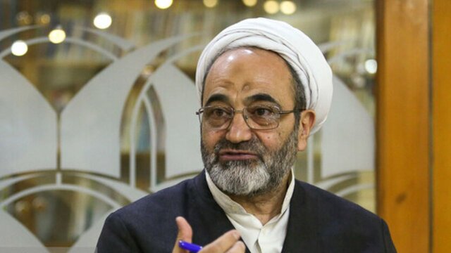 عمل زدگی افراطی ،  انحصارگرایی و کج کاری از آفت های حلقه‌های میانی است