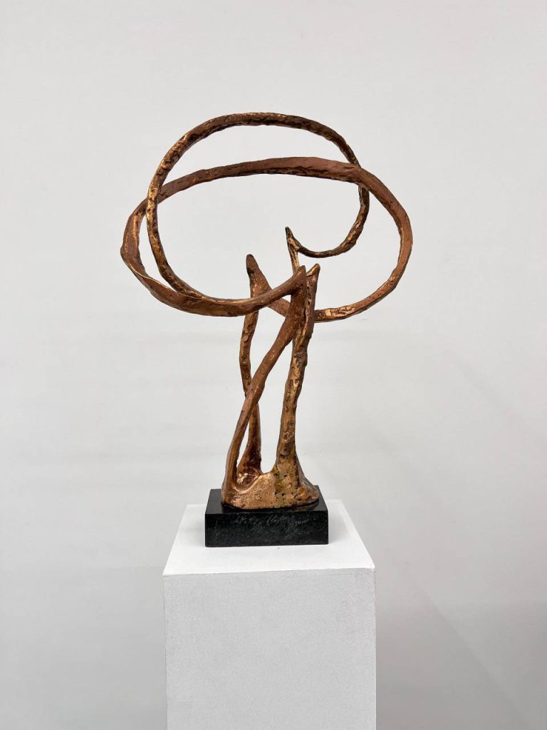 گالری کیمن تا 24 دی ماه میزبان شکافید این جواهر را بیرون جست اندیشه خواهد بود. گالری کیمن درخیابان الهیه، خیابان اخگری،خیابان آناهیتا پلاک 10 واقع شده