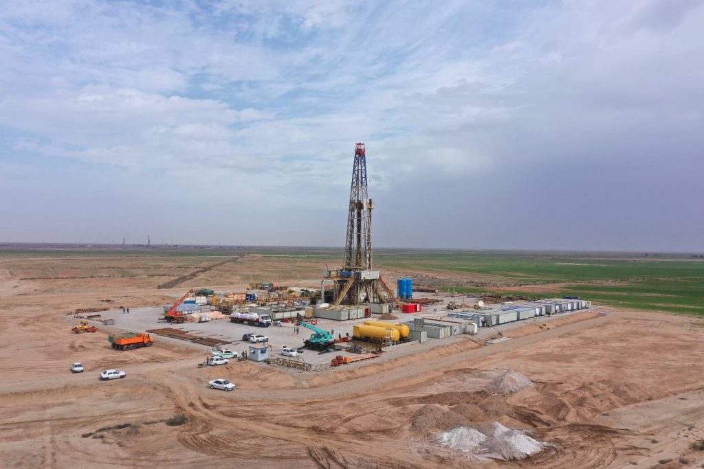 ۸۰۰ میلیارد بشکه نفت زیرِ زمین مانده و ما کسری بنزین داریم