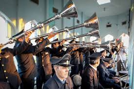 نقاره‌زنی خادم‌های کوچک امام رضا (ع)