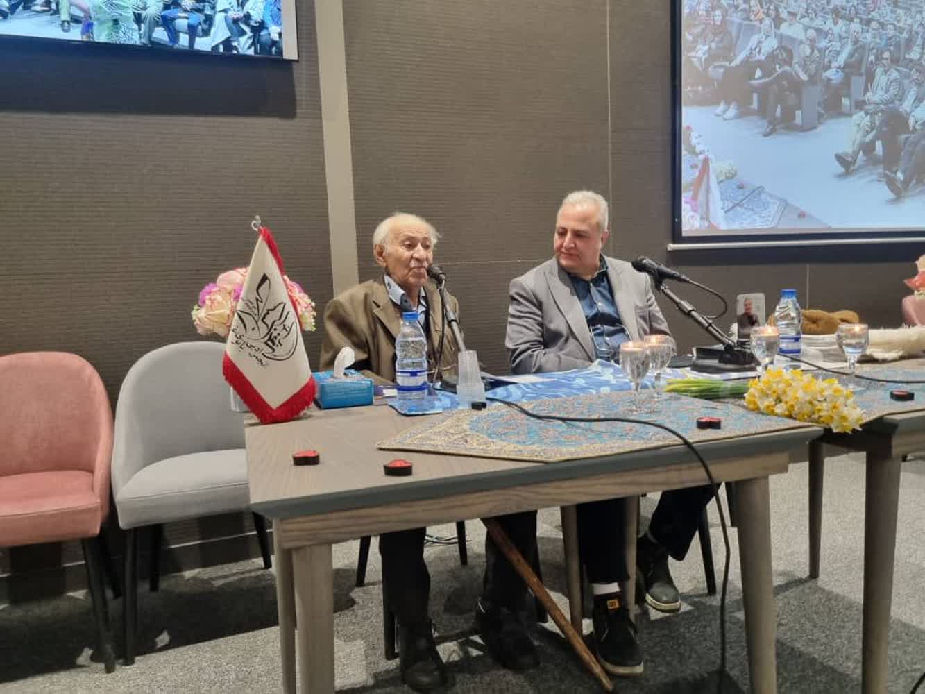 شعر زیر بار واژه‌های تحمیلیِ نمی‌رود 