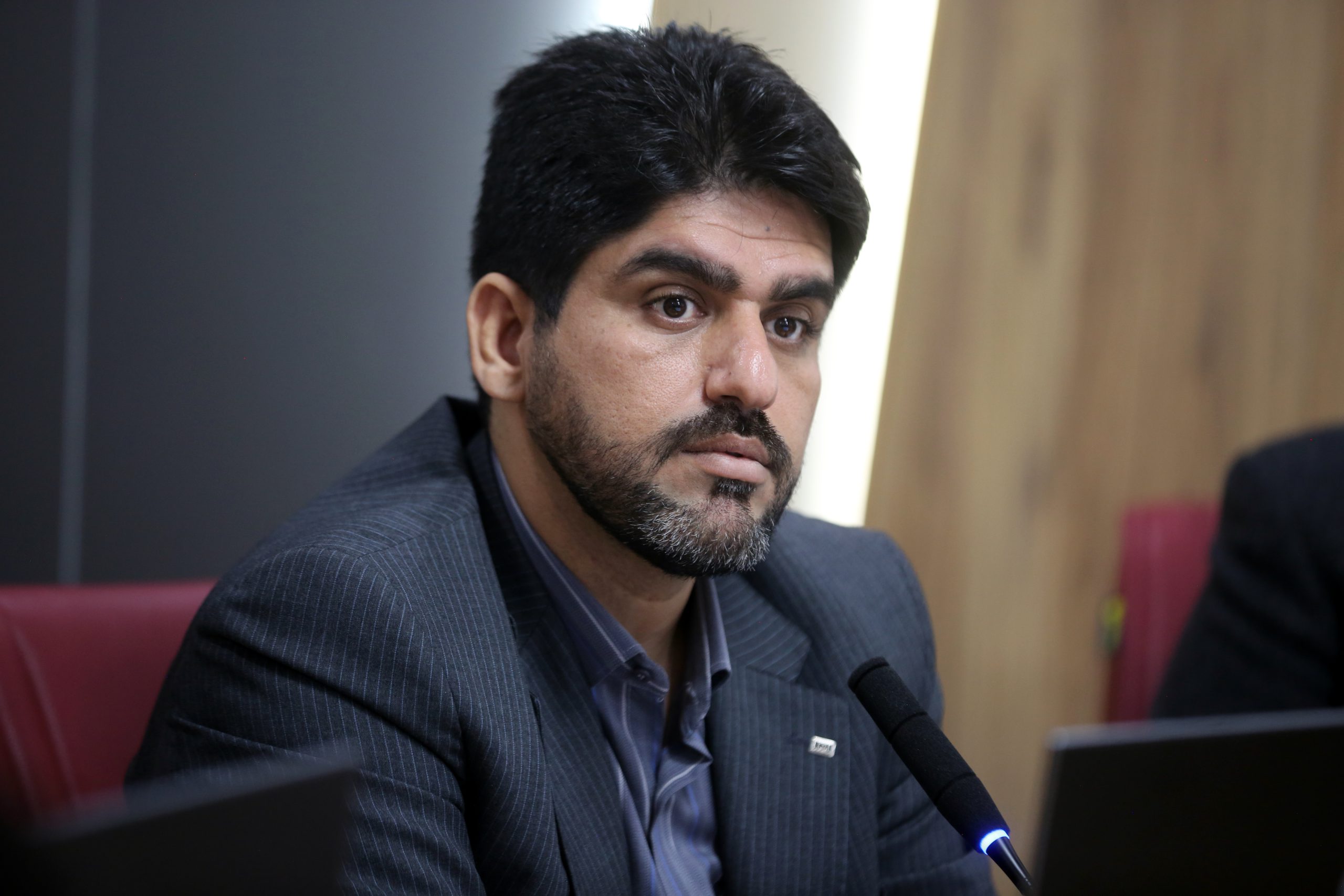 فارس تکه تکه در زیر دندان طمع زمین خواران