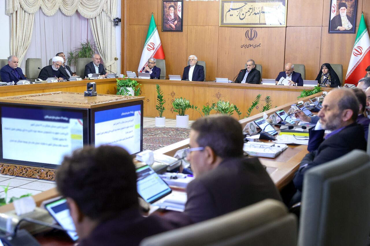 فعال سیاسی: پزشکیان به اقوام، جریان‌های سیاسی و بانوان بها داده است