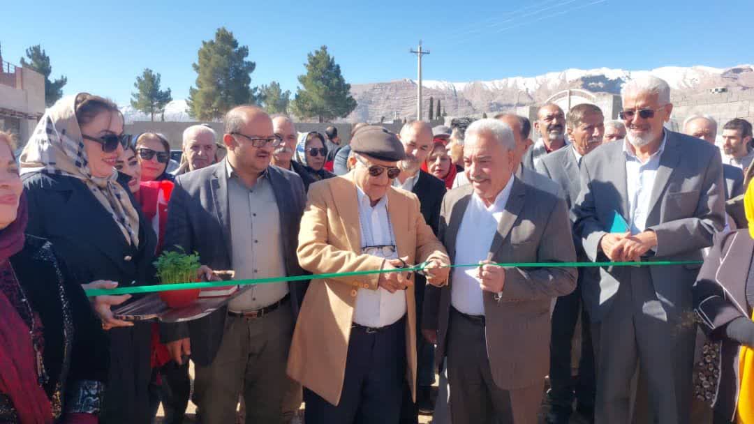 نهال دشمنی برکن که رنج بی شمار آرد