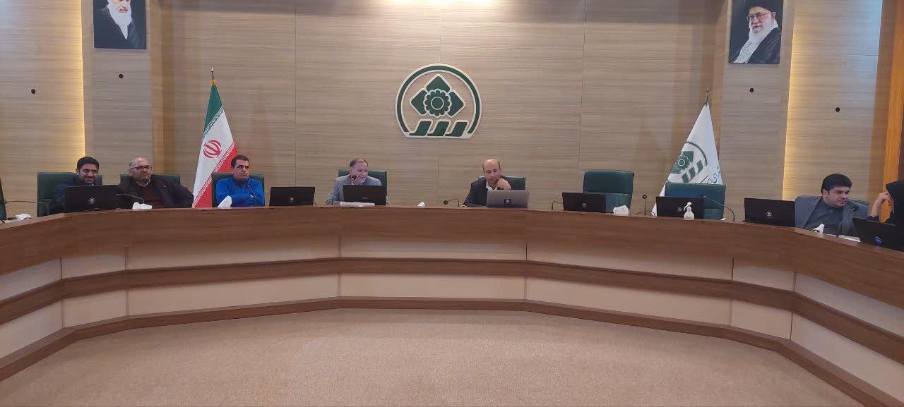 هر چقدر مردم شیراز در نوروز مهمان نوازی می‌کنند، پارکینگ‌ها از گوش و گلوی مسافران بیرون می‌کشند