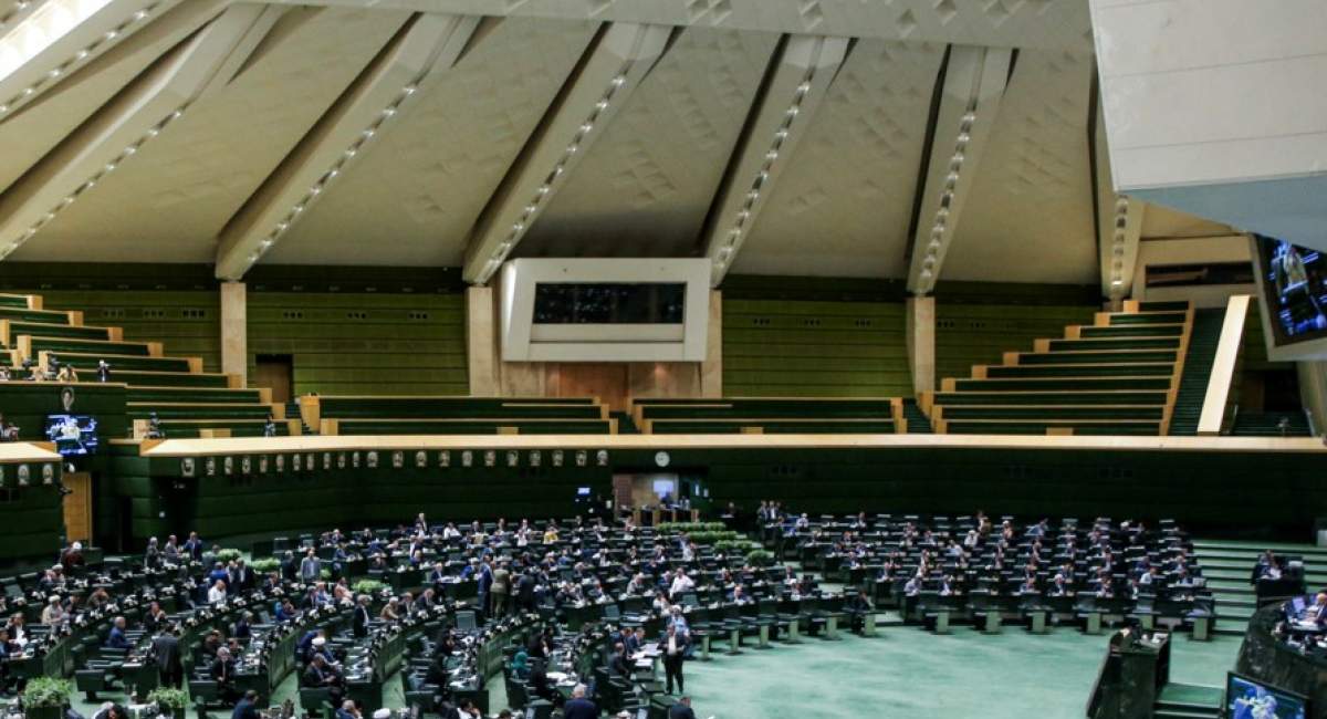 مجلس از لایحه دولت برای تغییر ساعت کاری استقبال می‌کند