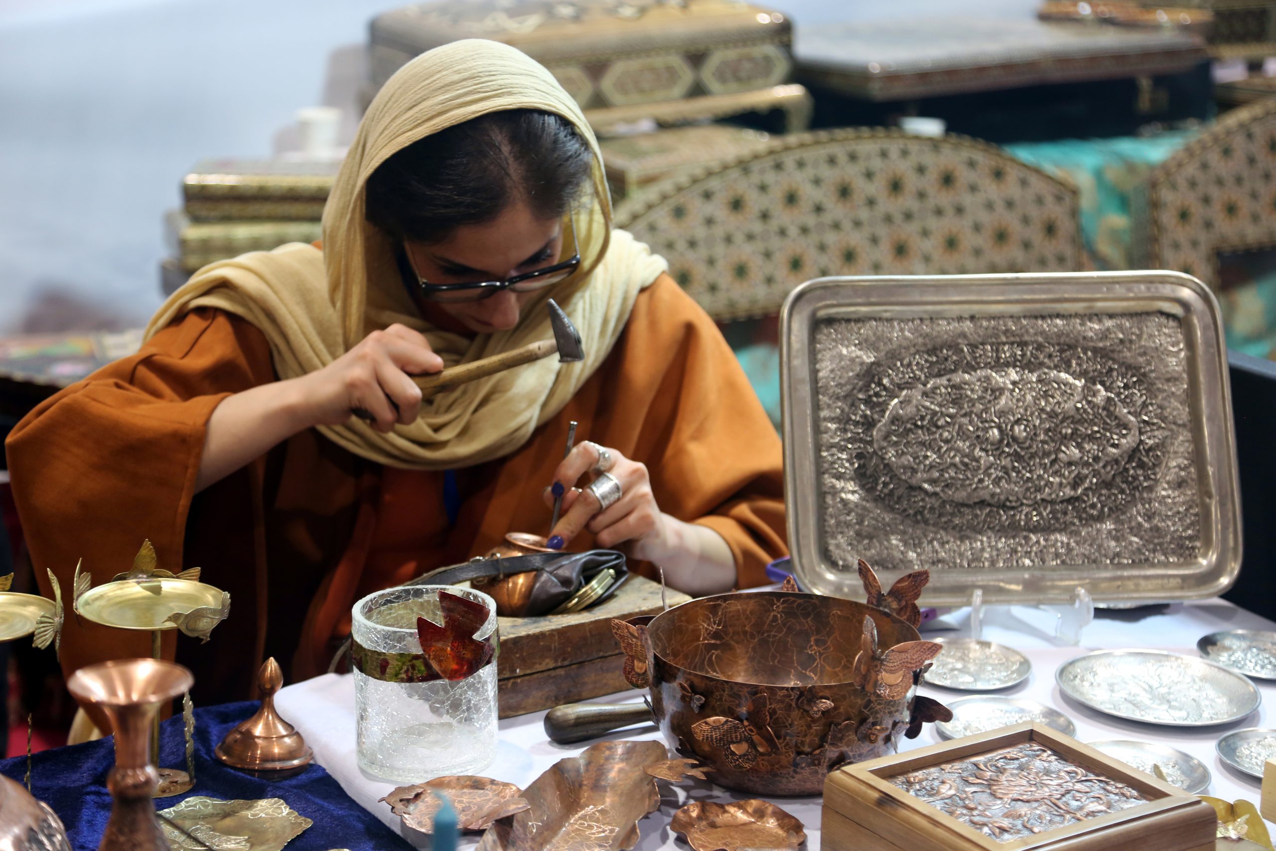 از هر انگشت فارس یک هنر می بارد