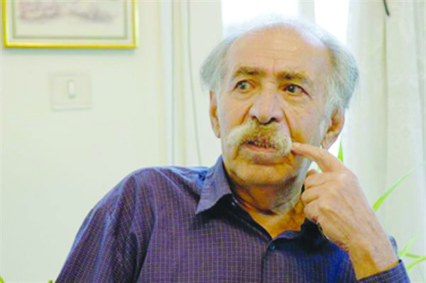  اعتقاد ندارم که شاعر باید درس اخلاق دهد یا در کار تغییر باشد