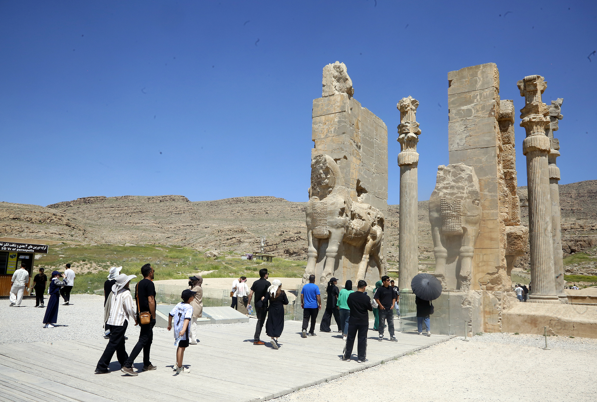 تخت جمشید ، زیبای تهیدست پرغرور 