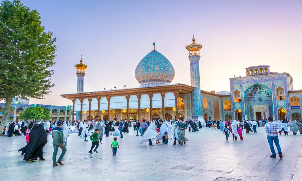 تشرف گردشگران خارجی از ۳۱ کشور به حرم شاهچراغ(ع)