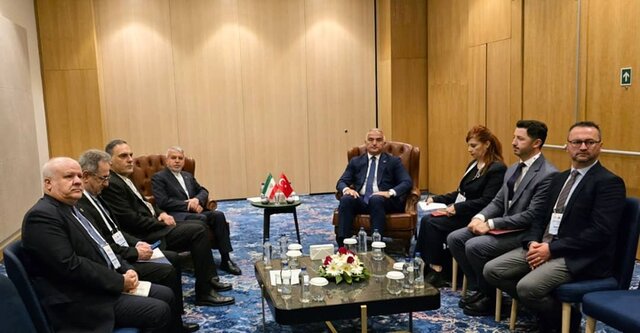 ایران در رتبه سوم گردشگران ترکیه قرار گرفت/ کارت بانکی مشترک بین ایران و ترکیه طراحی شود