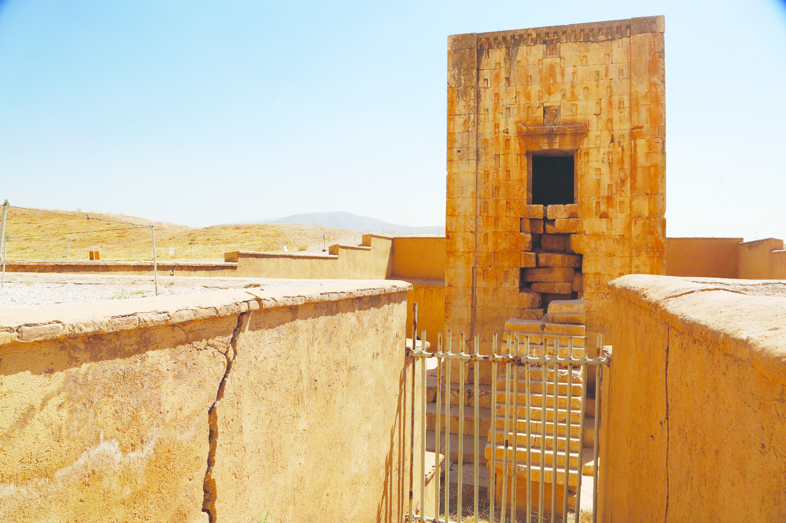 دست کوتاه غمخواران برای نجات میراث رنجور فارس