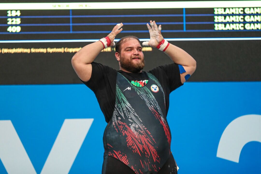 قهرمانان ایران پادشاهان فوق‌سنگین جهان