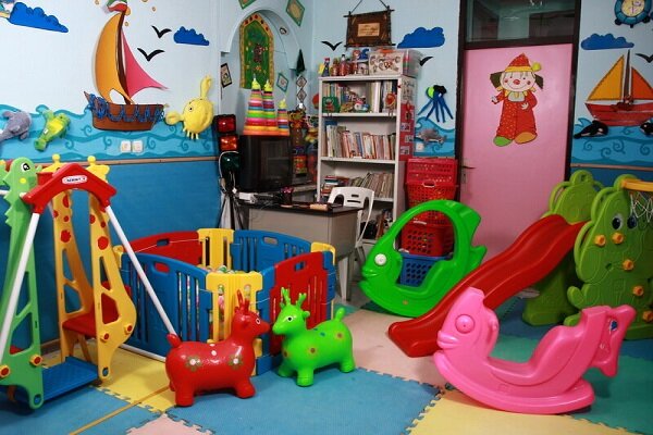 نبود مهد کودک در ادارات؛ چالش‌ مادران شاغل چگونه مرتفع می‌شود؟