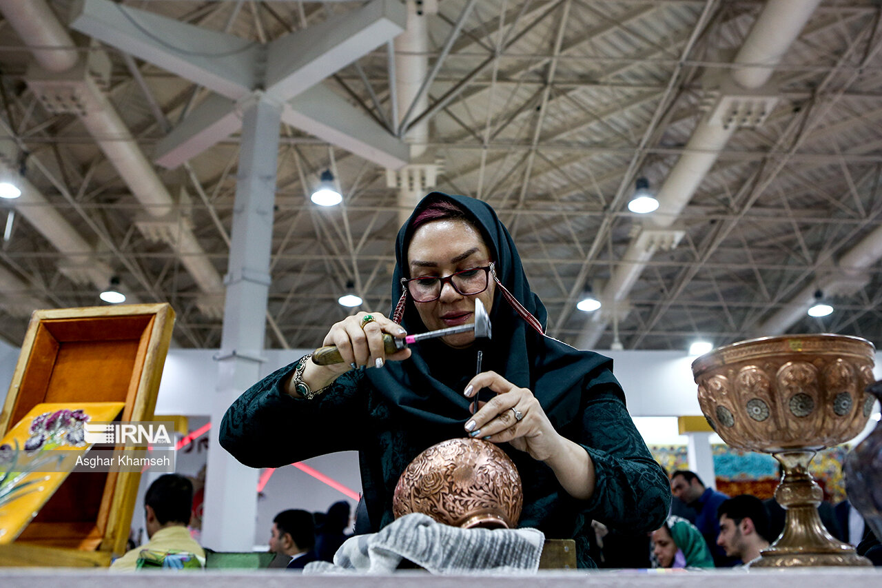 نماینده تهران: حمایت و توانمندسازی زنان، گام مهمی در تحقق سرمایه‌گذاری برای تولید