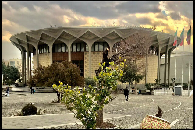 چرا ساماندهی محوطه ساختمان تئاتر شهر متوقف شد؟