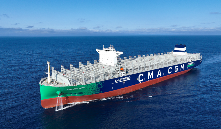 چین بزرگترین کشتی کانتینری دوگانه سوز جهان را ۶ ماه زودتر تحویل داد