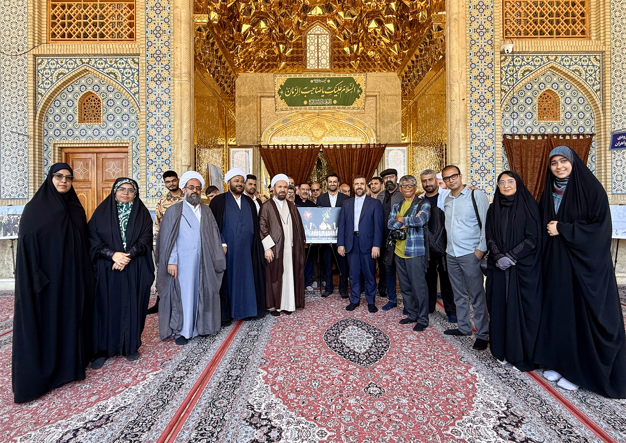 آغاز به کار نمایشگاه در امتداد نور در حرم شاهچراغ(ع)