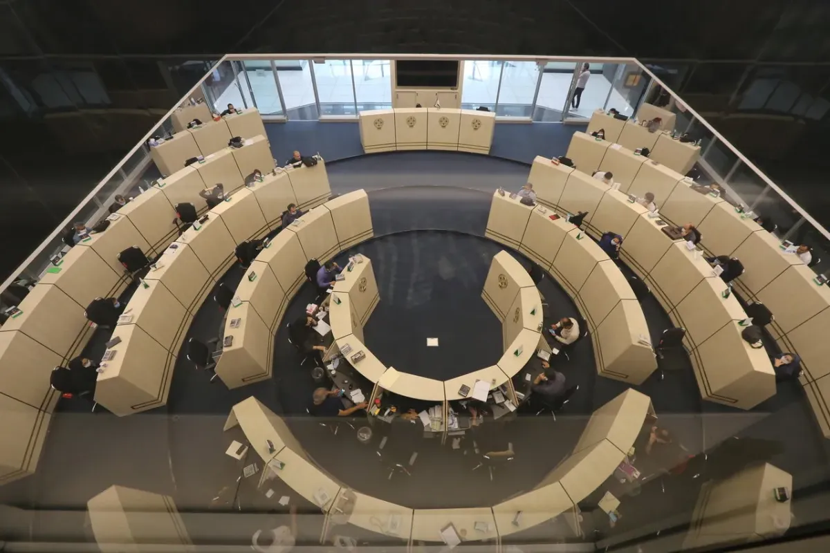 بازار سهام، آماده پرواز بر بال توافق