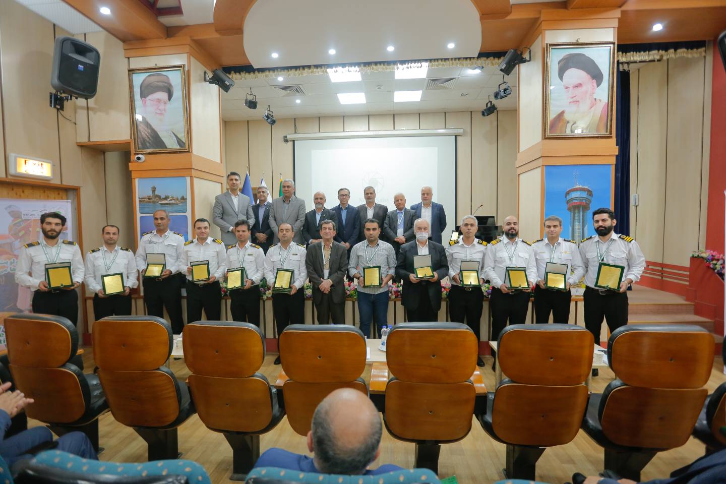 تقدیر از برگزیدگان همایش سالانه راهنمایان کشتی