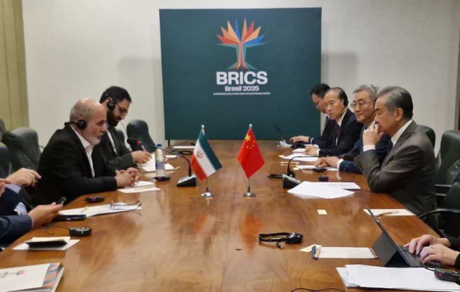 احمدیان: ایران متحدان راهبردی خود را در جریان مذاکرات با آمریکا قرار می‌دهد