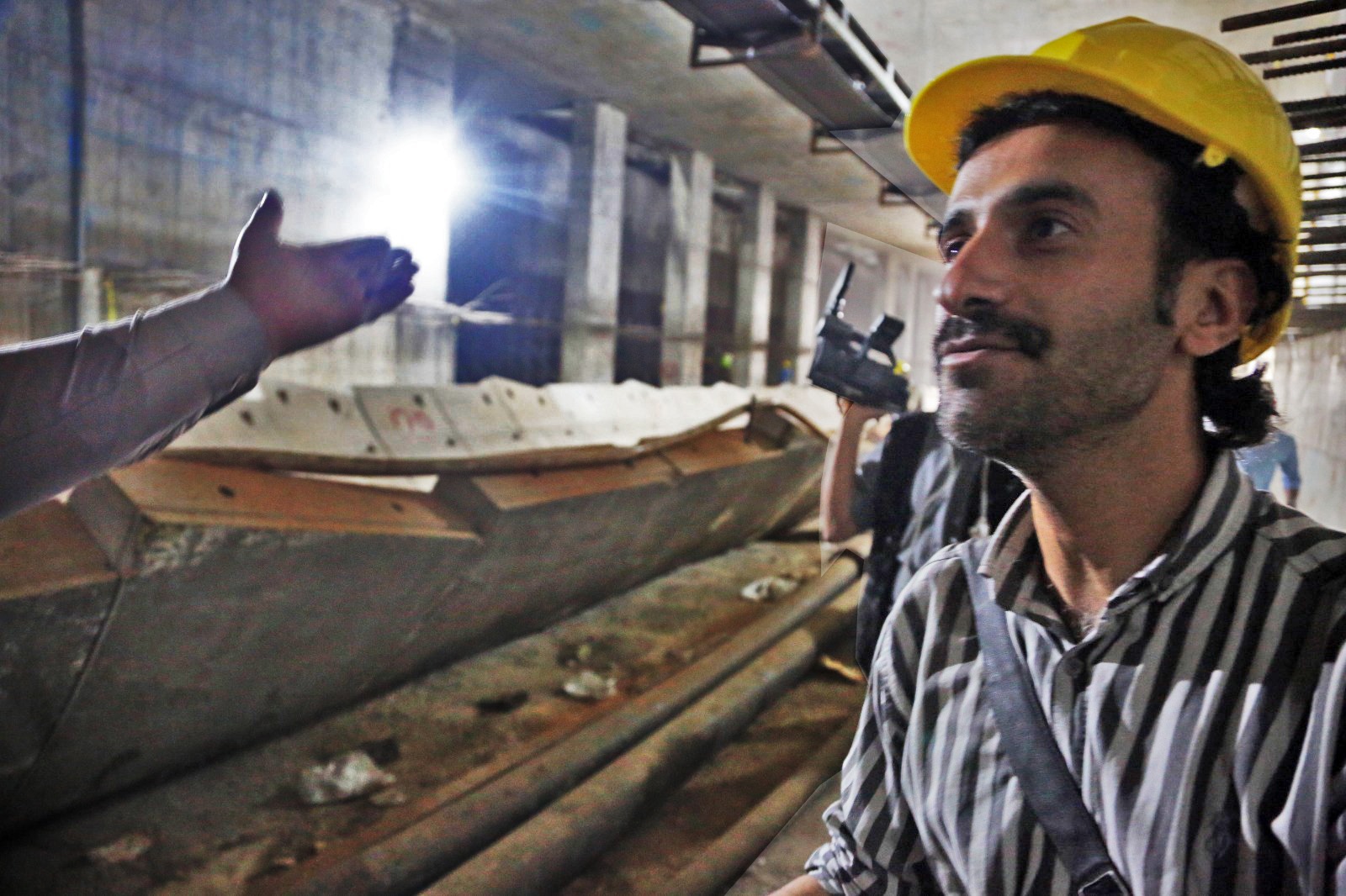 دست از همه جا کوتاه ، اندوه جهان بر دوش  